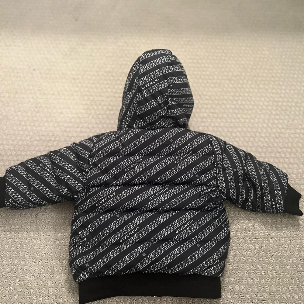 *AUTHENTIC* - Picture 4 of 5